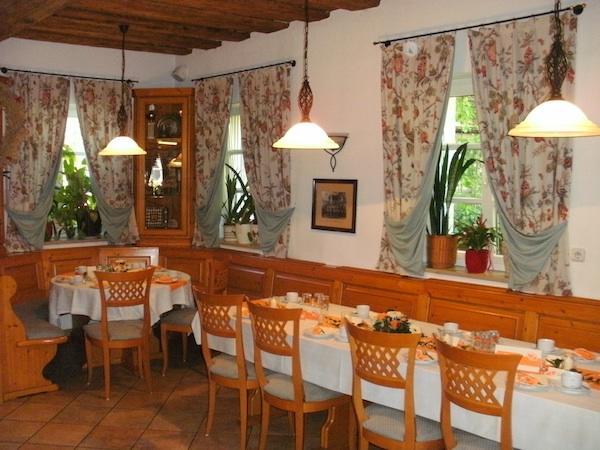 Hôtel San Im Gasthof Mayd à Erlangen Extérieur photo